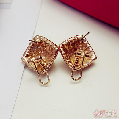 【天夫飾品促銷大優(yōu)惠尾單耳釘套裝合格品質(zhì)量廠家混批珍珠水鉆好耳針耳釘 耳飾 隨機拼裝 花朵 星星 小星星耳釘 地攤賣什么】哈爾濱市透籠輕工批發(fā)市場天夫飾品行 - 產(chǎn)品庫